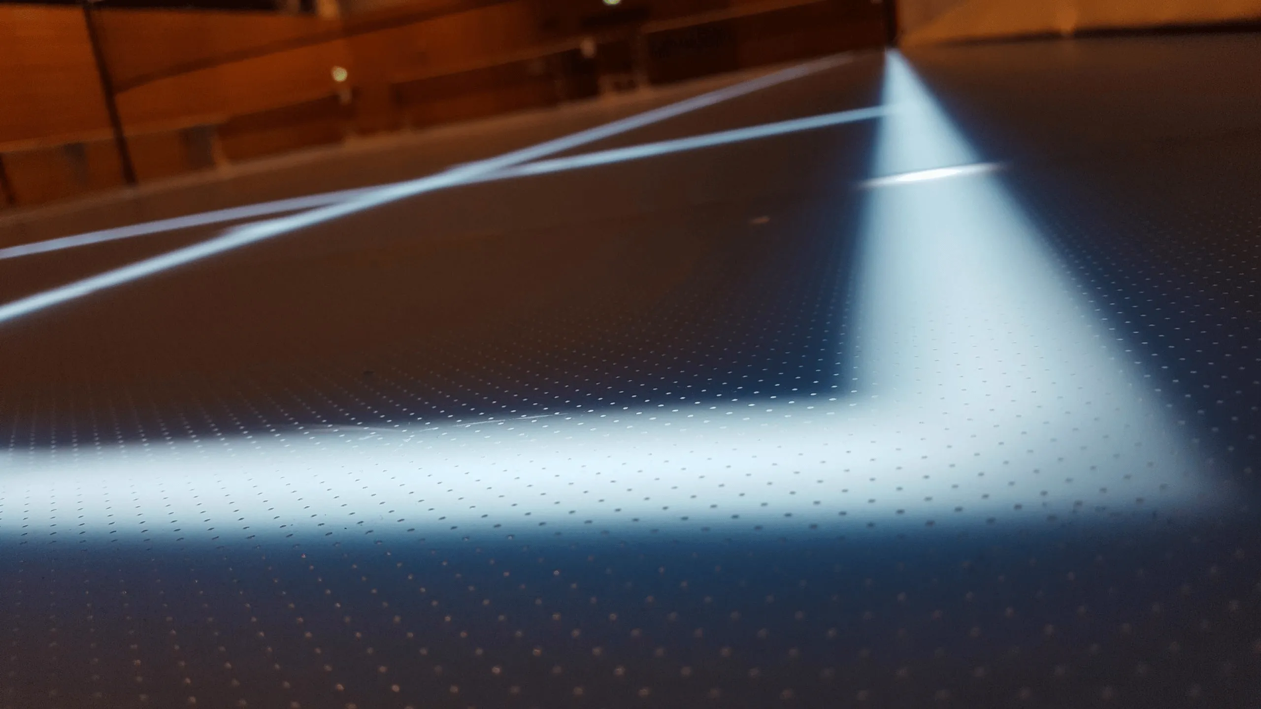 Symbolbild ASB Systembau Horst Babinsky GmbH bei Abacus alpha: Detailansicht eines beleuchteten LED-Sportbodens.