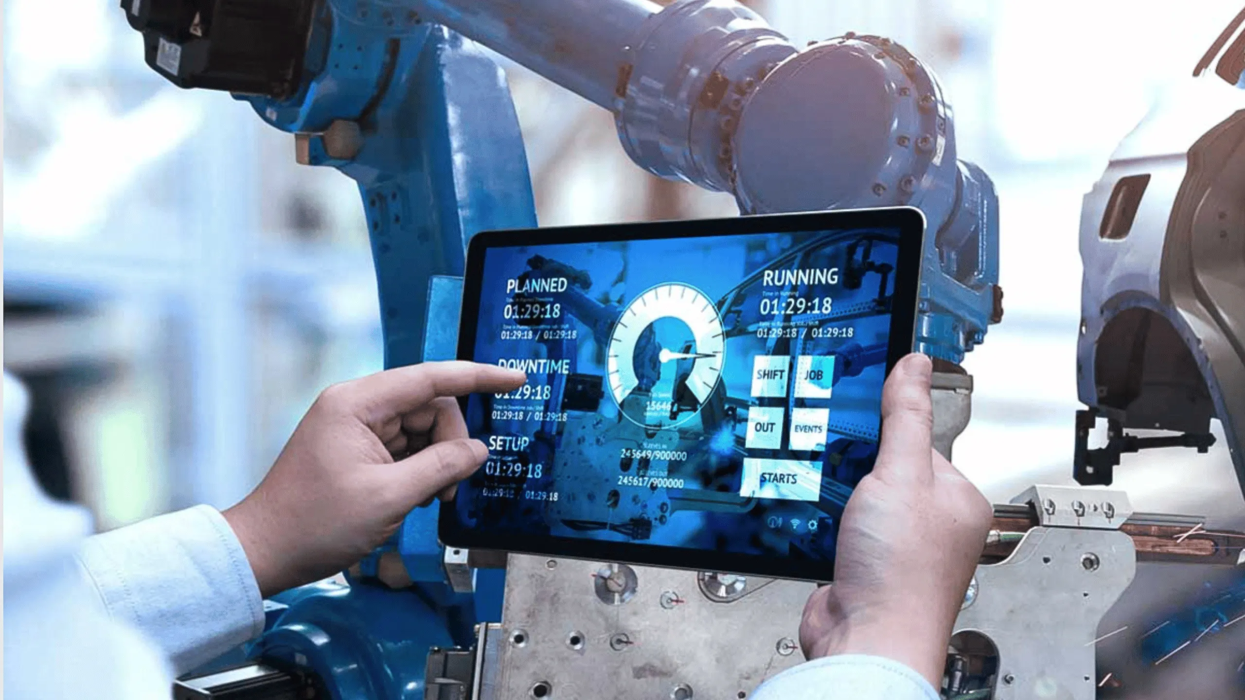 Symbolic image AUTEC Softwareentwicklung und Hardwareplanung GmbH at Abacus alpha: Technician monitors industrial production processes with a tablet in an automated production environment.