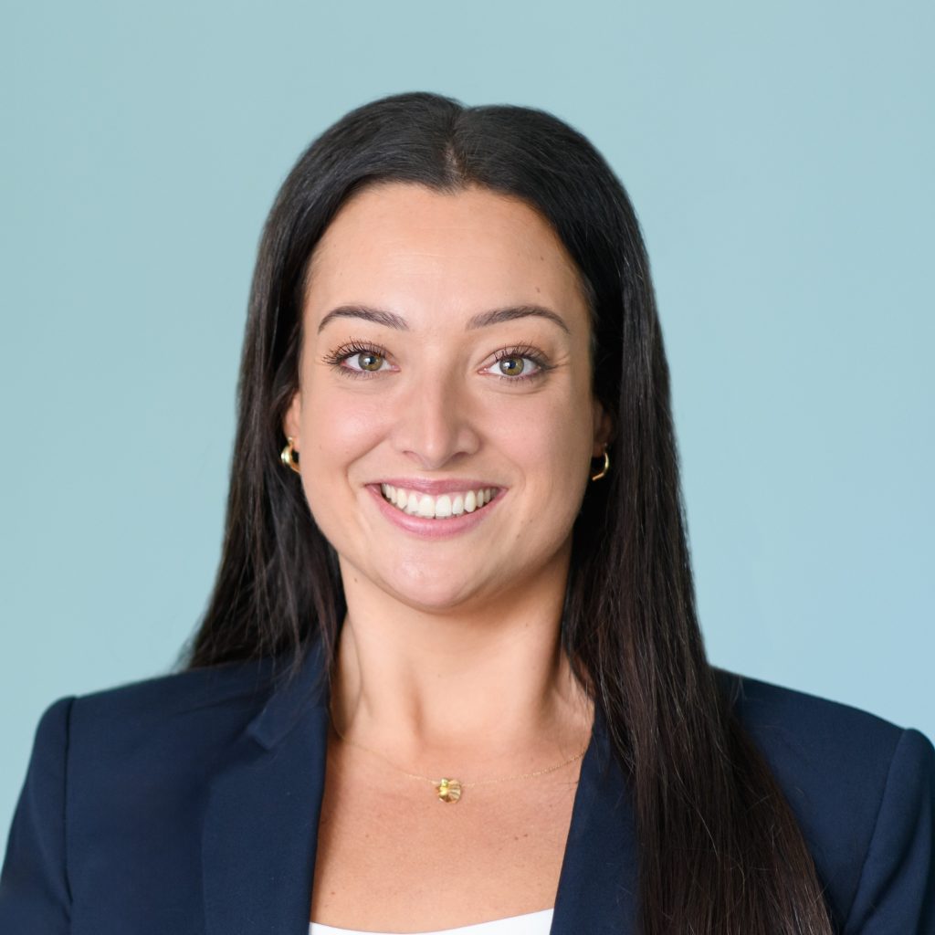 Ein Foto der Mitarbeiterin Jennifer Arslan von Abacus alpha.