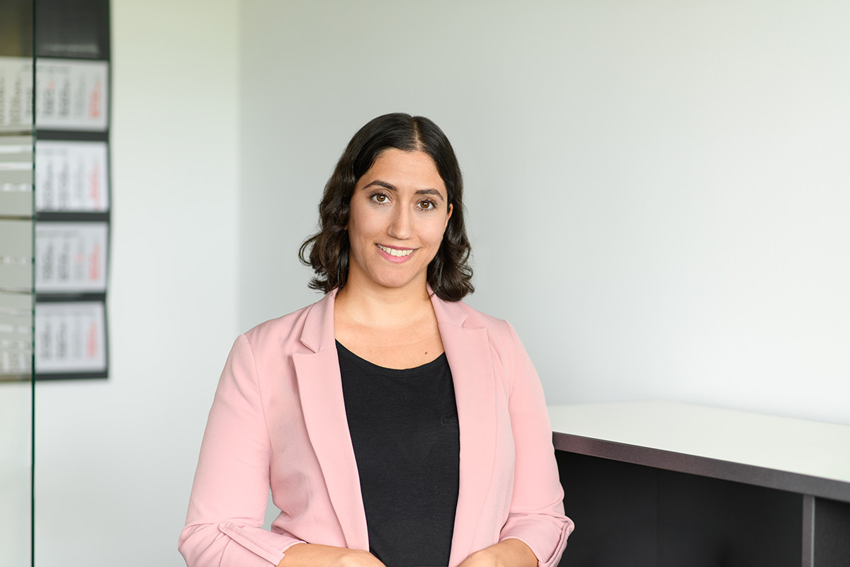 Patrizia_Gioeni_Abacus_alpha Ein Profilfoto der Mitarbeiterin Patrizia Gioeni von Abacus alpha.